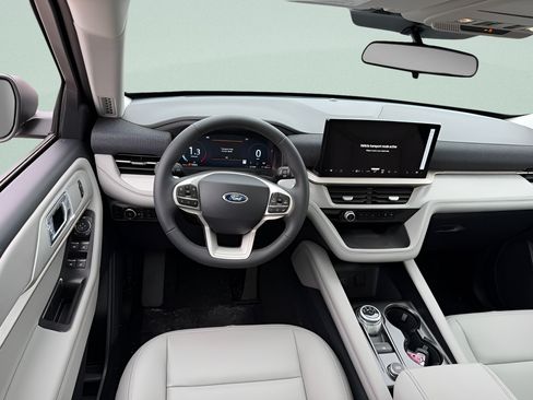 New 2026 Ford Explorer Active w/ Active Comfort Package AWD/4WD image 8