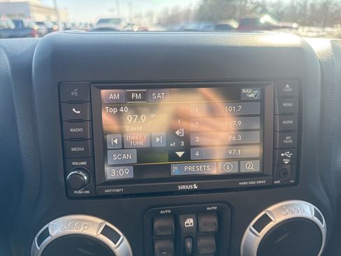 Used 2016 Jeep Wrangler Unlimited Sahara image 23