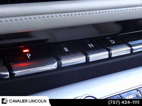 Certified 2023 Lincoln Aviator Standard w/ Premium Package image 40