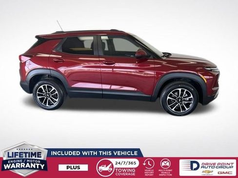 Used 2024 Chevrolet TrailBlazer LT w/ LT Cold Weather Package AWD/4WD image 2