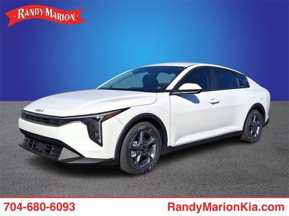 New 2025 Kia K4 LXS