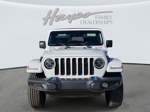 Used 2022 Jeep Wrangler Unlimited Sahara w/ Cold Weather Group image 10