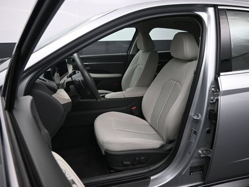 Used 2025 Hyundai Sonata SEL FWD image 21