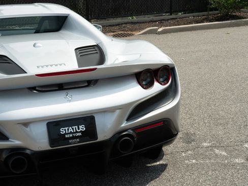 Used 2022 Ferrari F8 Tributo RWD image 18