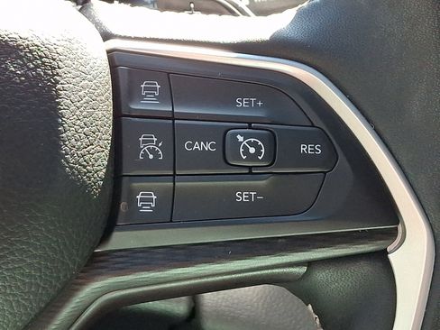 Certified 2023 Jeep Grand Cherokee Altitude AWD/4WD image 22