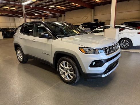 Used 2025 Jeep Compass Limited AWD/4WD image 6