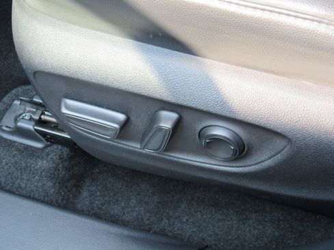 Used 2024 Toyota Highlander XSE FWD image 16