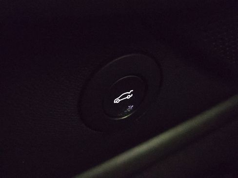 Certified 2021 Chevrolet Camaro LT image 26