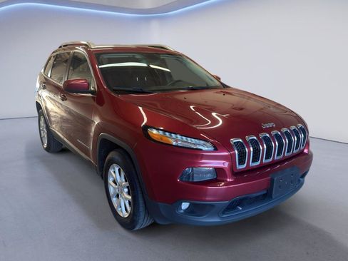 Used 2016 Jeep Cherokee Latitude w/ Cold Weather Group AWD/4WD image 1
