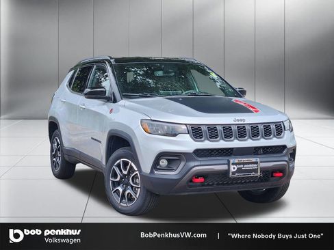 Used 2024 Jeep Compass Trailhawk AWD/4WD image 1