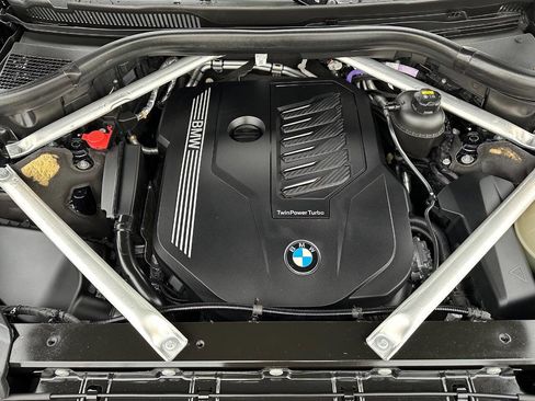 Used 2022 BMW X7 xDrive40i w/ M Sport Package AWD/4WD image 14