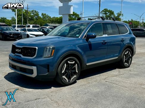 Used 2023 Kia Telluride EX AWD/4WD image 3