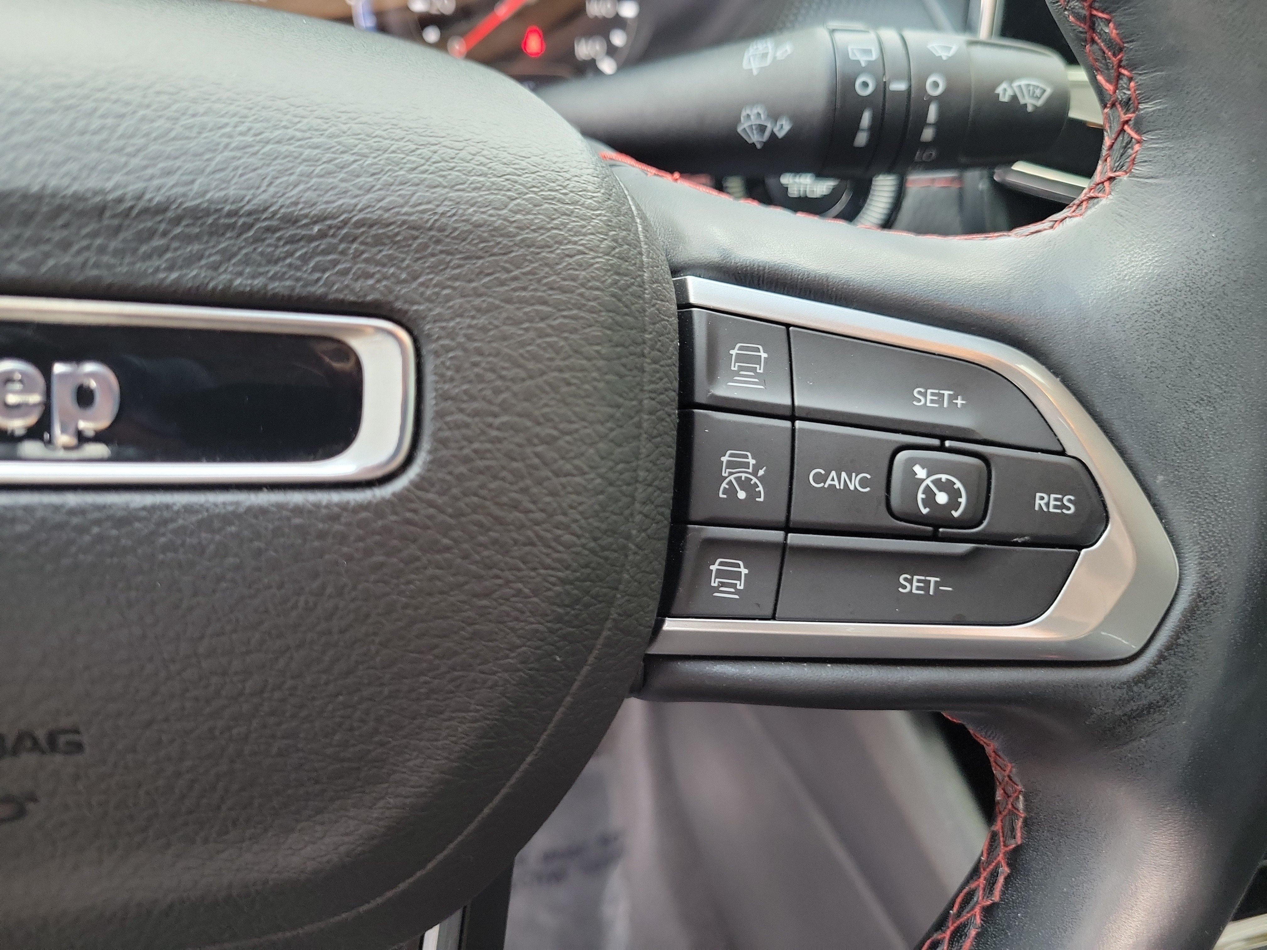 Used 2022 Jeep Compass Trailhawk w/ Trailhawk Convenience Group AWD/4WD image 30