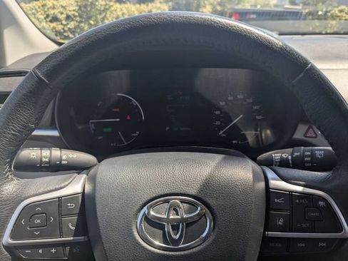 Used 2024 Toyota Sienna XLE FWD image 29