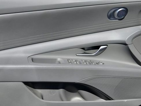 Used 2026 Hyundai Elantra SE FWD image 15