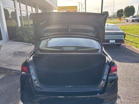 Used 2025 Nissan Versa SV image 29