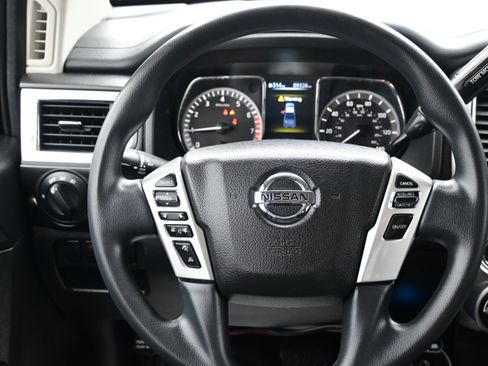 Used 2018 Nissan Titan SV image 17