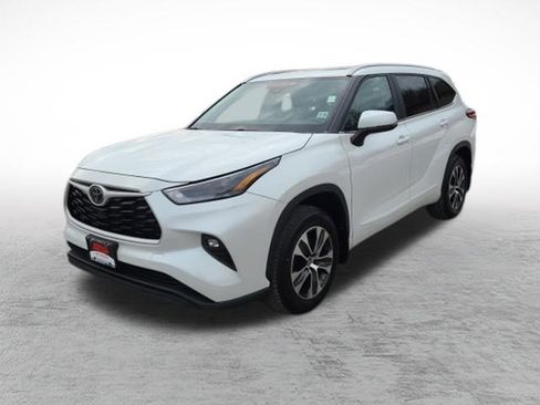 Used 2023 Toyota Highlander XLE image 35