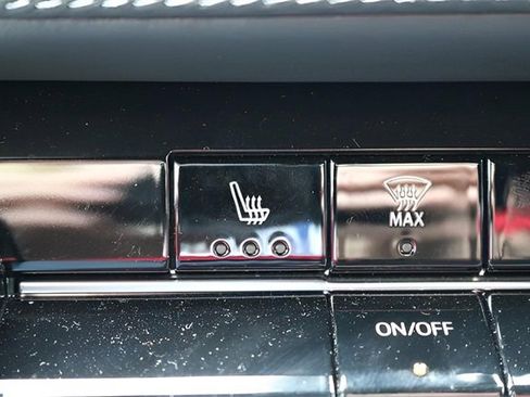 Used 2025 Chevrolet Equinox LT w/ Midnight Edition image 23