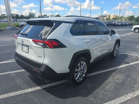 Used 2022 Toyota RAV4 XLE Premium FWD image 5