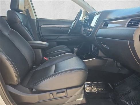 Used 2020 Mitsubishi Outlander SE image 21