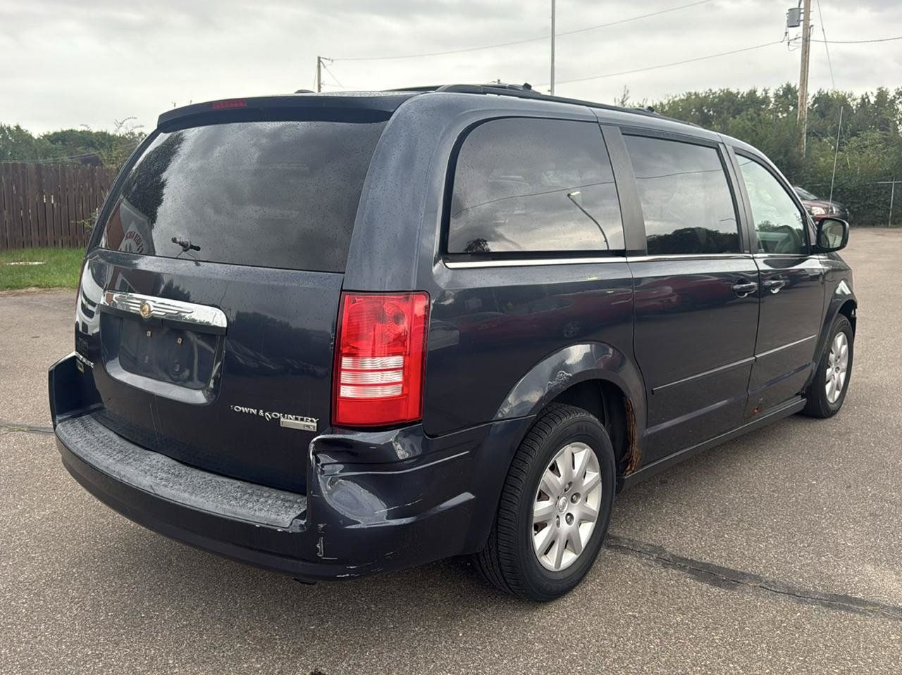 Used 2009 Chrysler Town & Country LX FWD image 5
