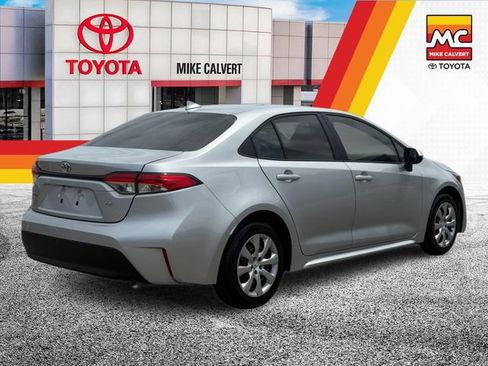 Used 2026 Toyota Corolla LE FWD image 5