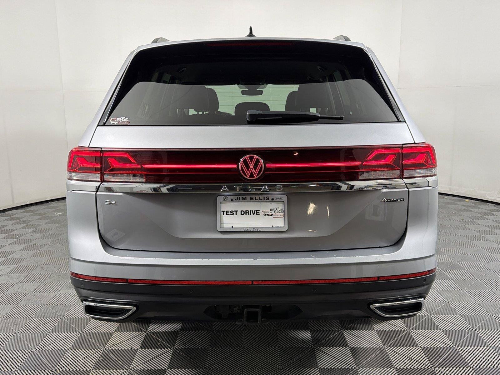 Used 2025 Volkswagen Atlas SE AWD/4WD image 5