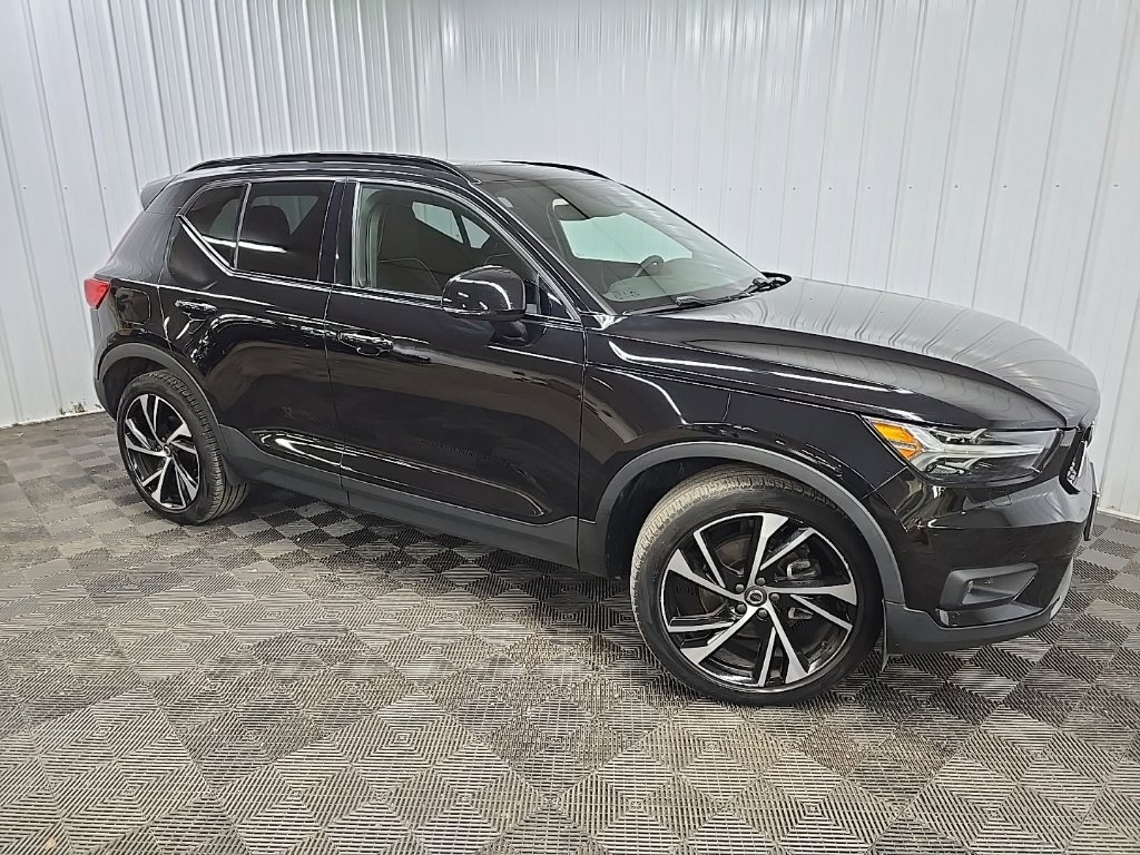 Used 2022 Volvo XC40 T5 R-Design w/ Climate Package AWD/4WD image 1