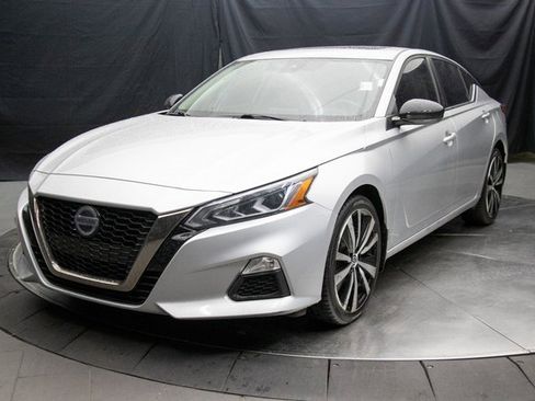 Used 2020 Nissan Altima 2.5 SR w/ Premium Package image 6