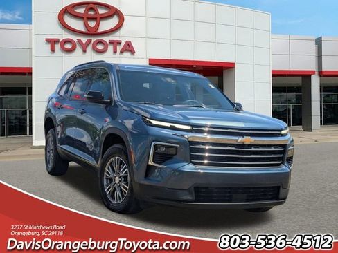Used 2025 Chevrolet Traverse LT AWD/4WD image 1