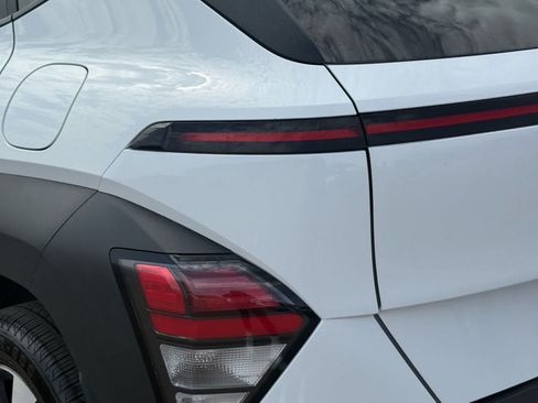 Used 2024 Hyundai Kona SEL AWD/4WD image 9