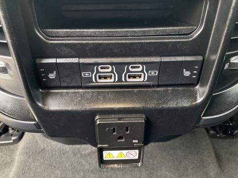 Used 2021 RAM 1500 Limited w/ Body Color Bumper Group image 26