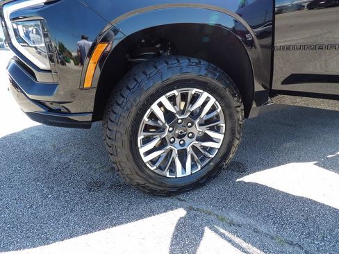 Used 2025 Chevrolet Suburban Z71 AWD/4WD image 20