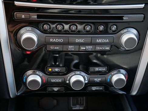 Used 2019 Nissan Pathfinder SV AWD/4WD image 25