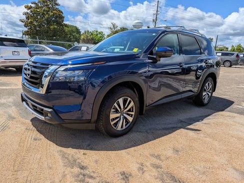 Used 2025 Nissan Pathfinder SL FWD image 8