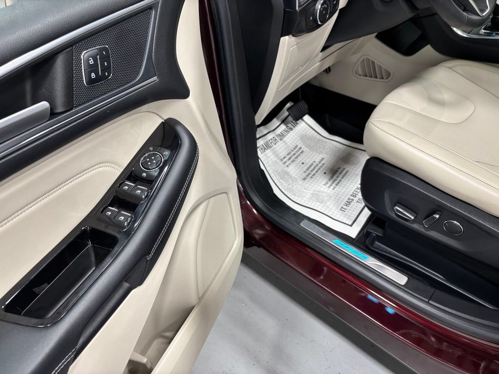 Used 2018 Ford Edge Titanium w/ Equipment Group 301A AWD/4WD image 9