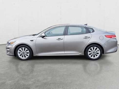 Used 2016 Kia Optima EX w/ Premium Package FWD image 8