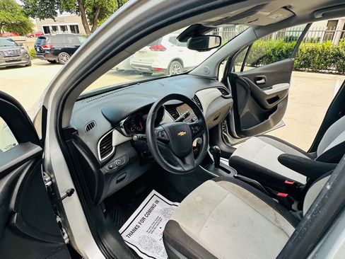 Used 2019 Chevrolet Trax LS w/ Tint and Cruise Package FWD image 10