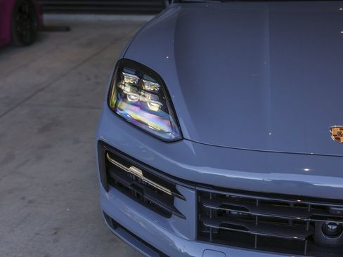 New 2026 Porsche Cayenne E-Hybrid Coupe AWD/4WD image 11