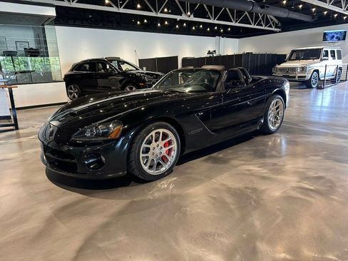 Used 2004 Dodge Viper SRT-10 RWD image 2