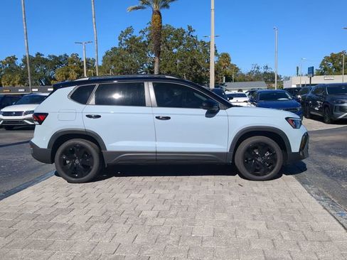 New 2026 Volkswagen Taos SE image 3