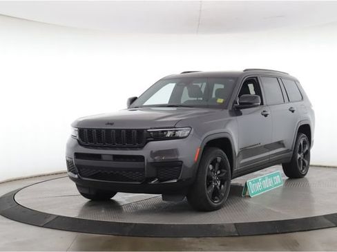 Used 2025 Jeep Grand Cherokee L Altitude AWD/4WD image 10