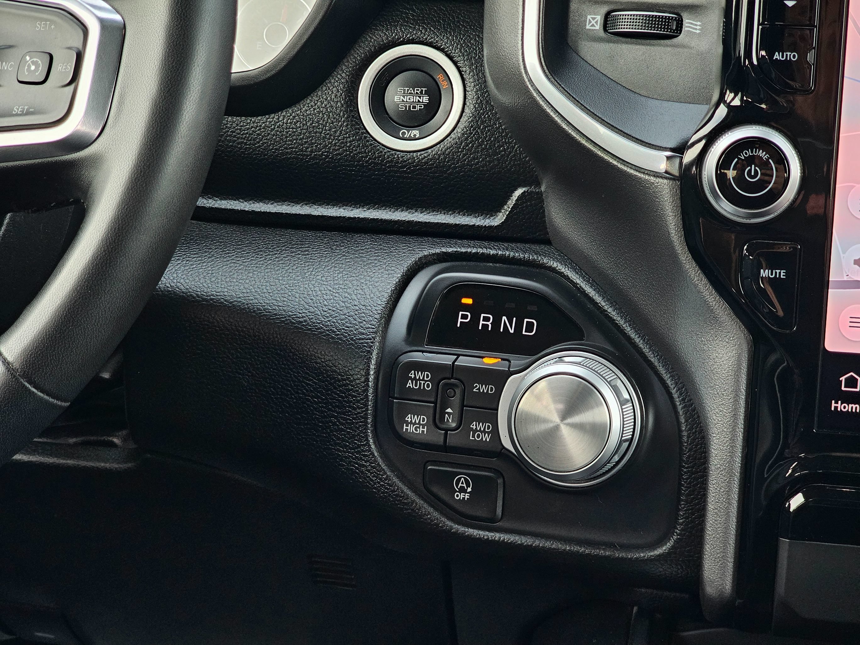 Used 2025 RAM 1500 Laramie AWD/4WD image 27