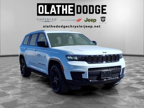 Certified 2023 Jeep Grand Cherokee L Laredo image 33