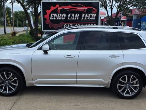 Used 2018 Volvo XC90 T6 Momentum w/ Convenience Package AWD/4WD image 2