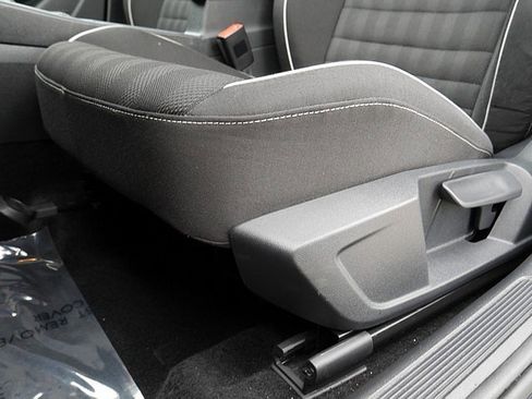 Used 2024 Volkswagen Jetta Sport image 12