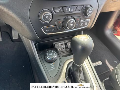 Used 2017 Jeep Cherokee High Altitude AWD/4WD image 32