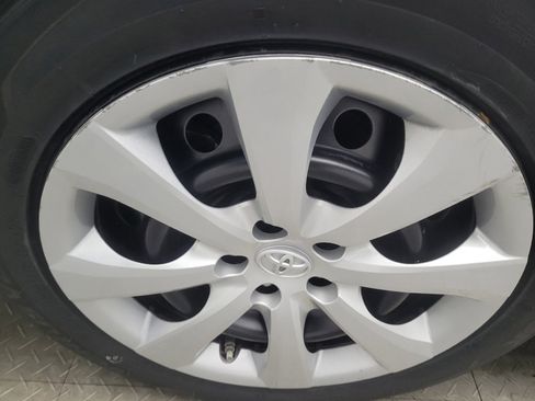 Used 2021 Toyota Corolla LE image 31