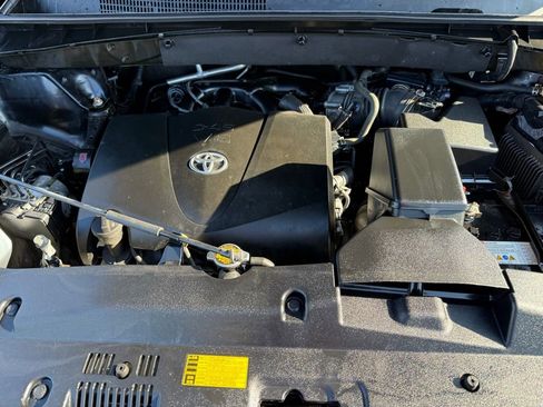 Used 2017 Toyota Highlander XLE image 21